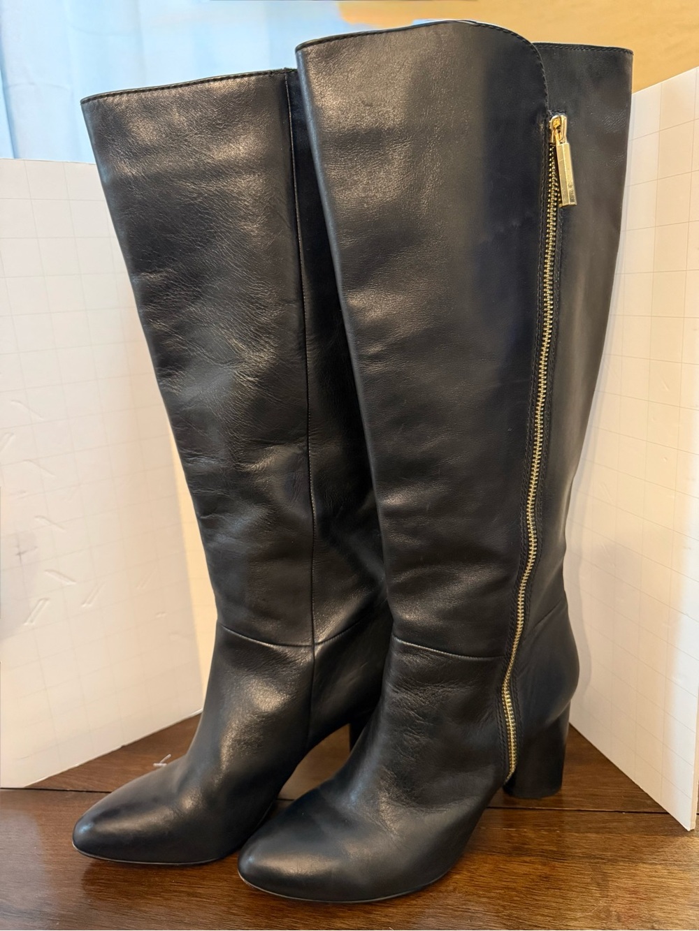 Louise et Cie Black Leather Knee High Boots Gold Zip Block Heel Sz 9M EU 40